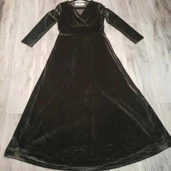 Hopeless Romantic Dark Grey Velvet Long Sleeve Maxie Dress Size M - Picture 2 of 9